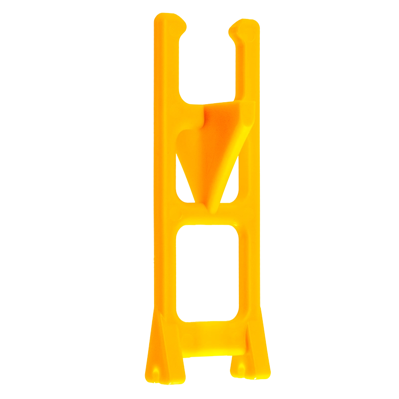Suporte para tubo quadrado Pleyades utilizado na fixação de sistemas de hidratação avícola e linhas nipple para aves.